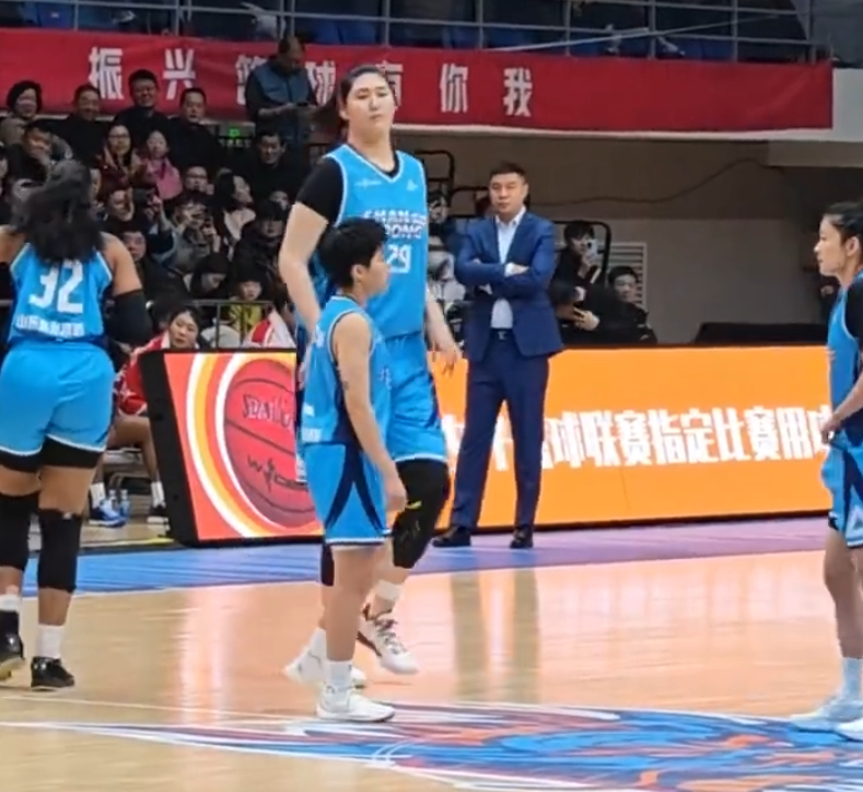 易倍体育登录入口-10分钟6中6轰15+6！2.26米张子宇登场3胜1负 移动仍是最大弊病