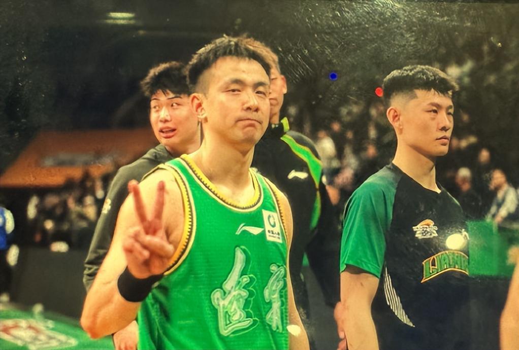 易倍体育登录入口-赵继伟9+2王者归来！王岚嵚8+1,亨特1篮板1犯规,辽篮领先四川20分